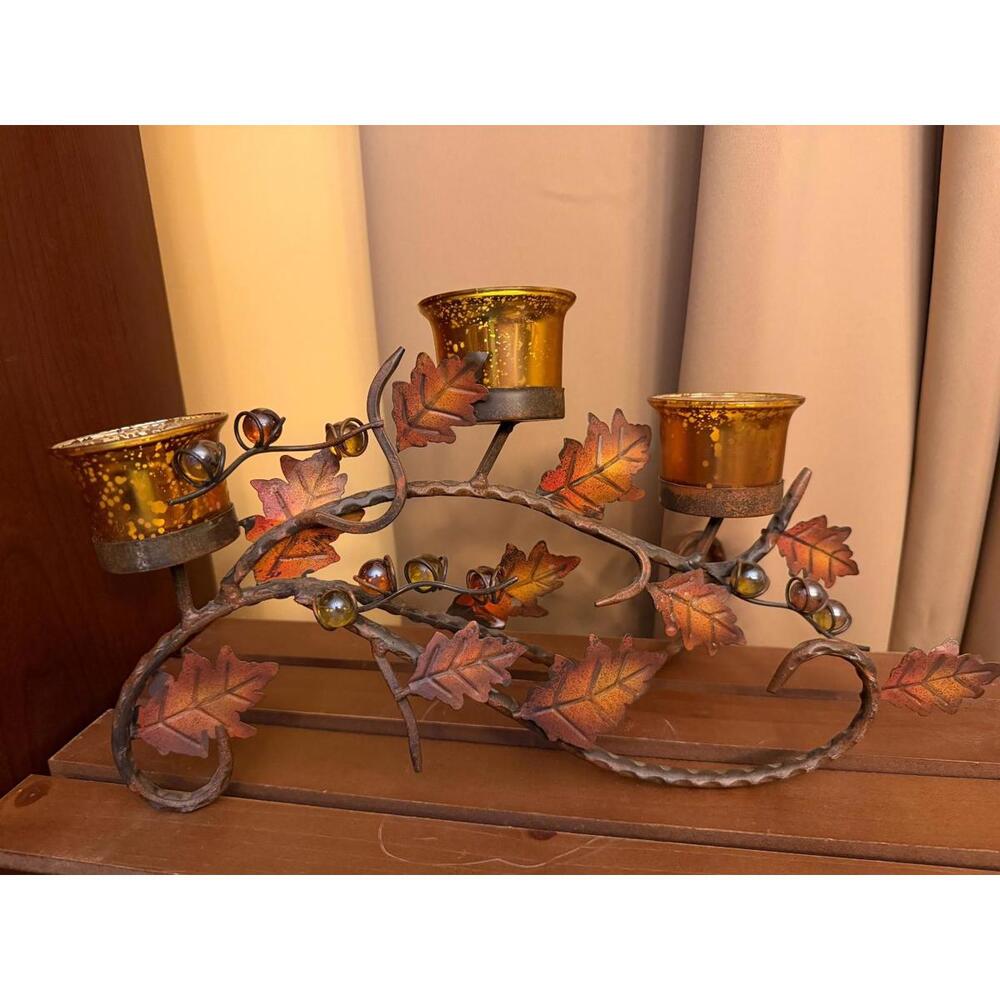 Metal‎ Candleholder with Leaf Design